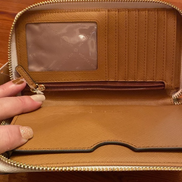New with tag’s MICHAEL KORS jet set travel wristlet wallets - Picture 2 of 6